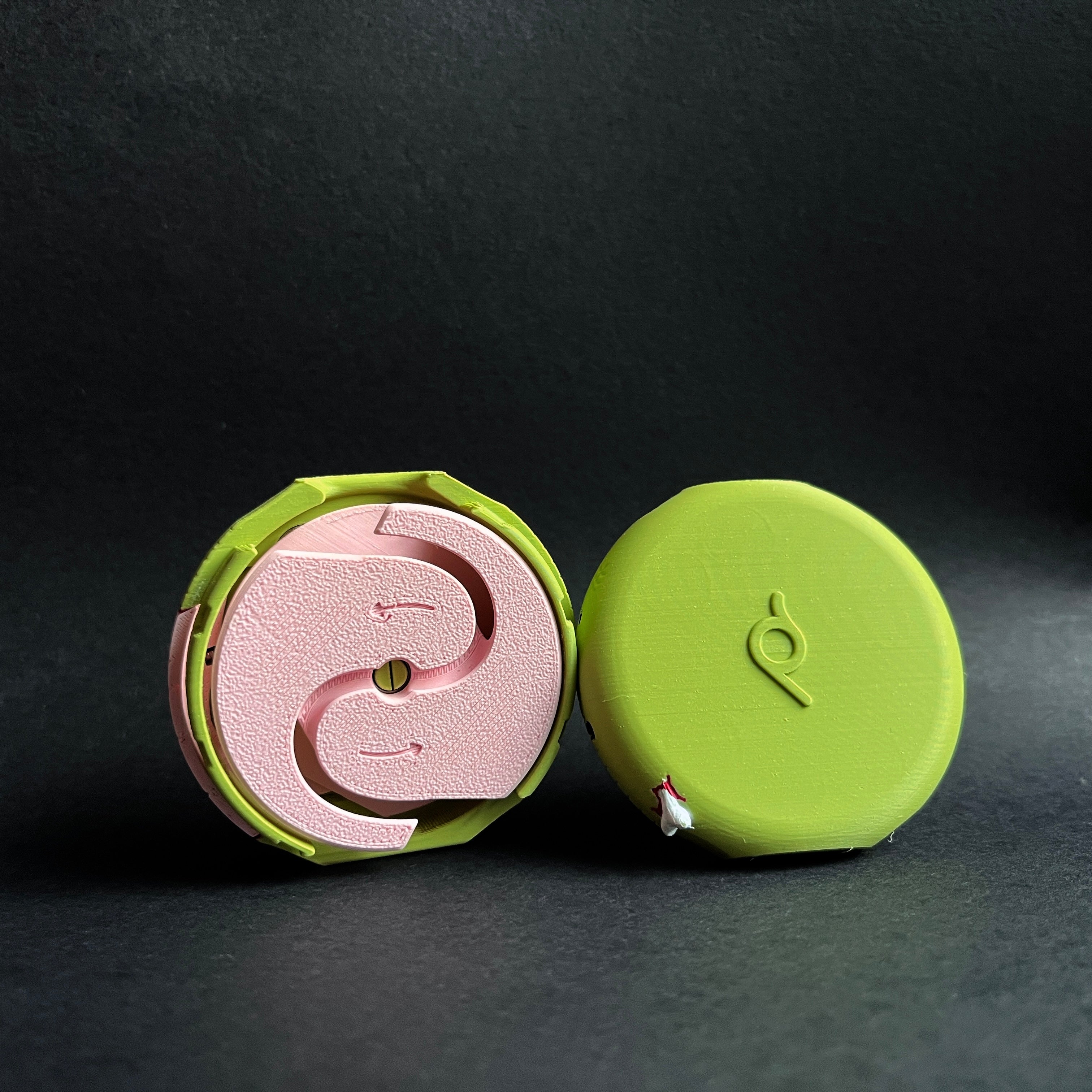 Frankinstein, Automatic cable organisers for your own cables. . 